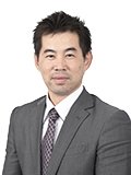 コガ ヨシヒト
