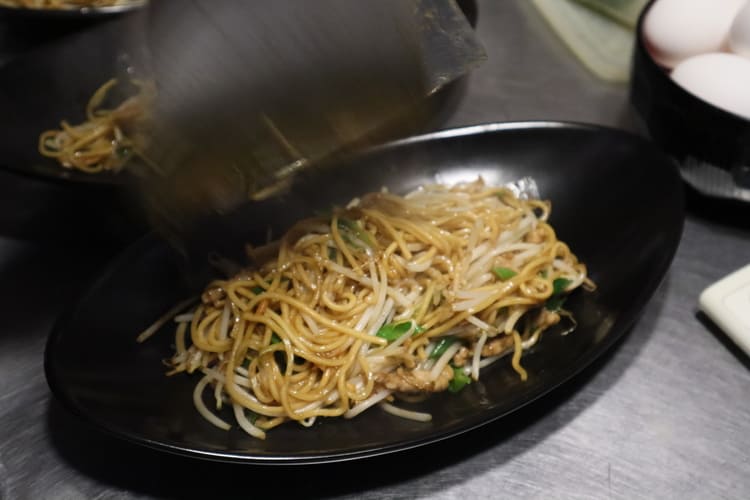 食べに行きたい あなたの街のマンガ飯 Vol 3 小田急線新宿駅編 ページ3 Relife Mode リライフモード くらしを変えるきっかけマガジン 食べに行きたい あなたの街のマンガ飯 Vol 3 小田急線新宿駅編 ページ3 Relife Mode リライフモード くらしを変えるきっかけマガジン