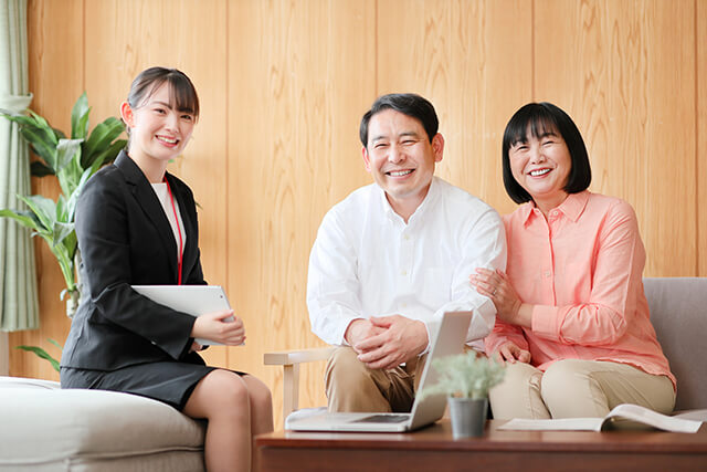 ファイナンシャルプランナーとシニアの夫婦