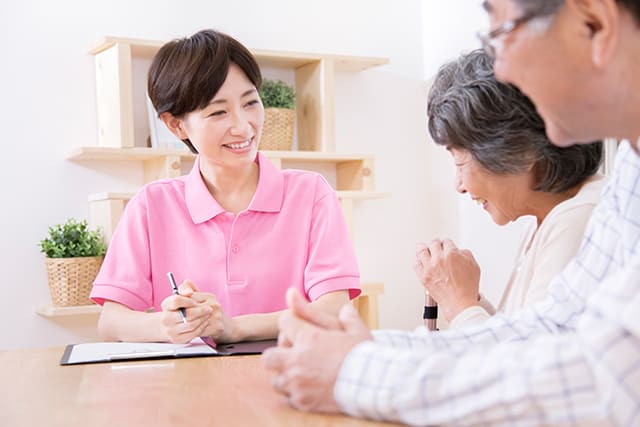 ケアマネジャーとシニアの夫婦
