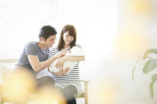 赤ちゃんと夫婦