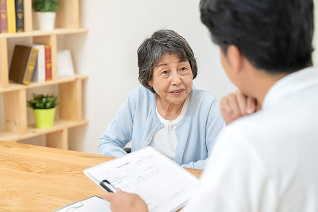 シニア女性と男性