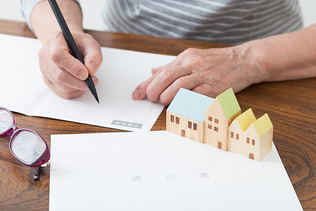 遺言書を書く人