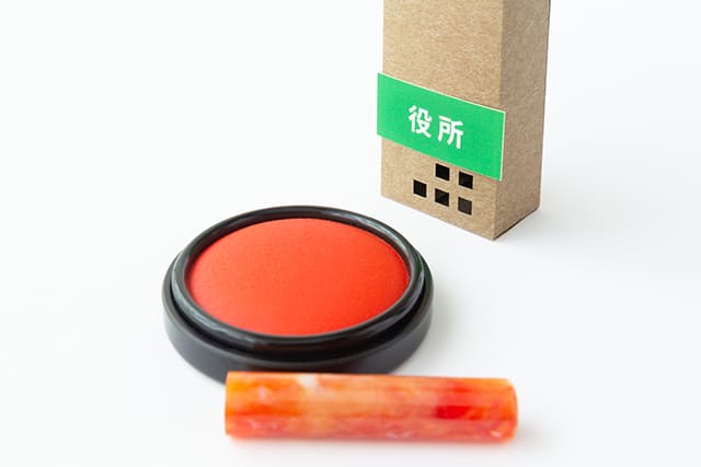 役所の模型と印鑑