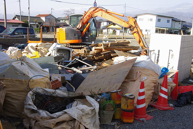 家の解体作業