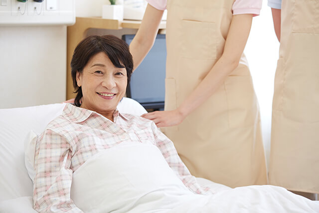 シニアと介護士