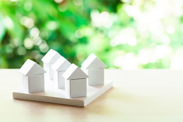 白い家の模型
