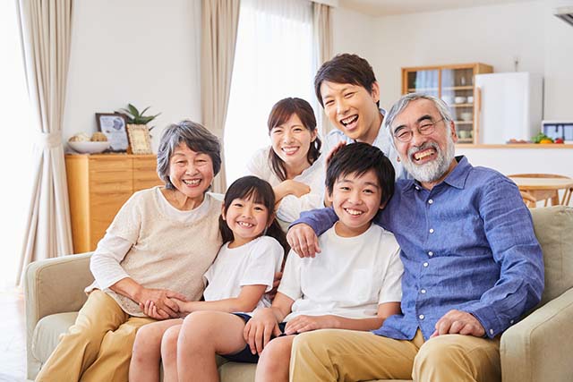 家族3世代の笑顔