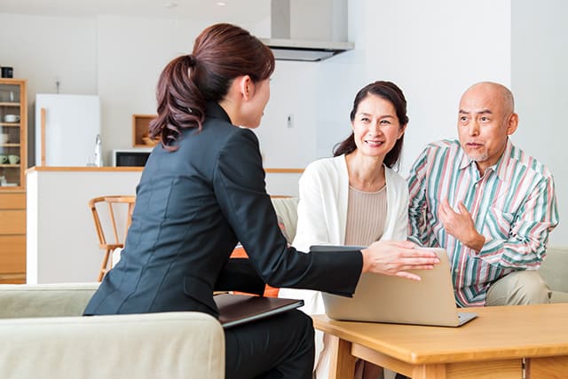 ファイナンシャルプランナーとシニア夫婦