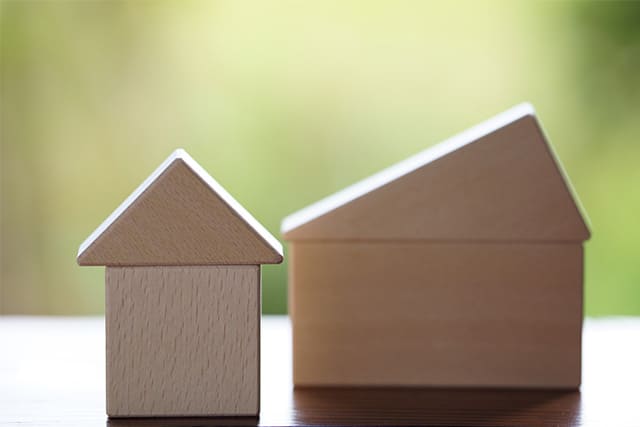 二軒並んだ積み木の家