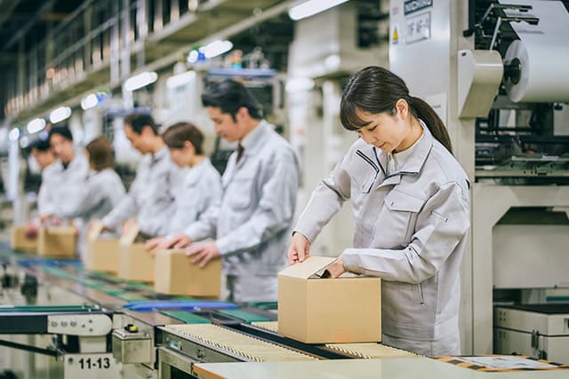 ベルトコンベアでの作業