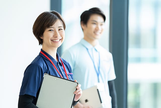 介護士の男女