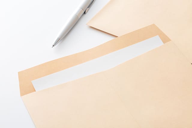 封筒に入った書類