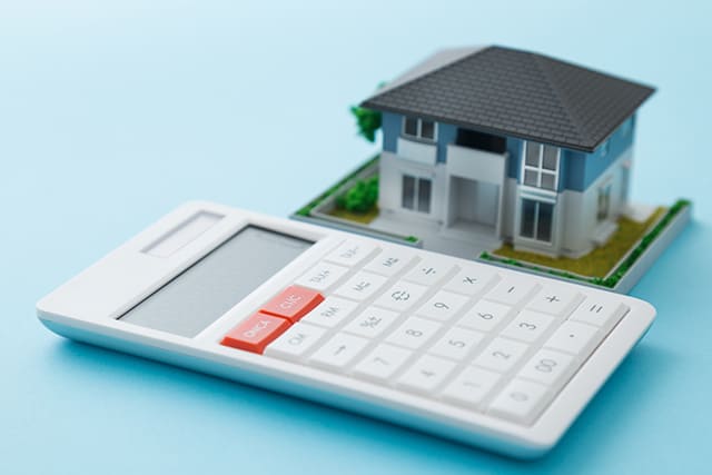 計算機と家の模型