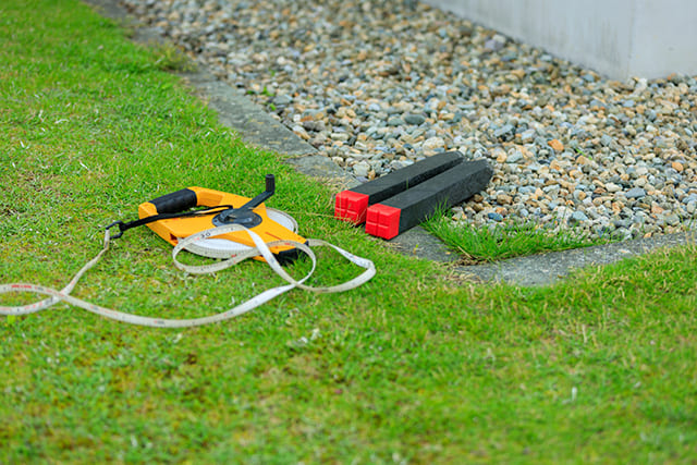 土地と杭とメジャー
