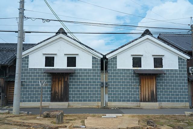 土地と道路と蔵