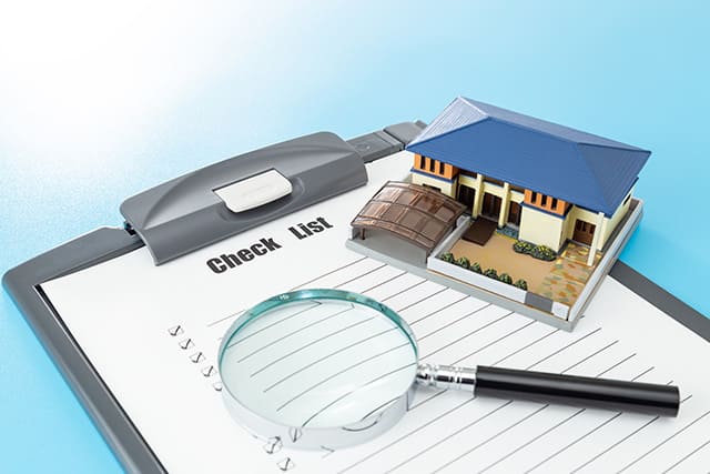 家の模型とチェックリスト