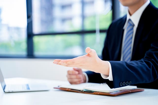 男性とのビジネスミーティング