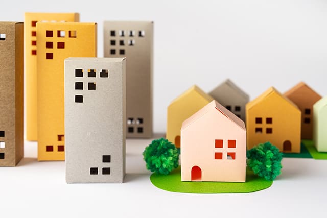 戸建てとマンションの模型