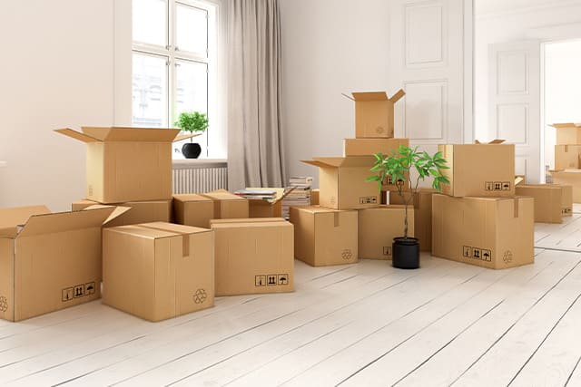 段ボールが多くある部屋