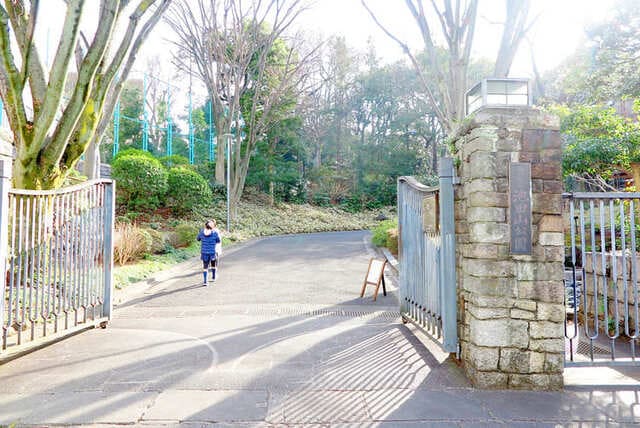 池田山公園の門
