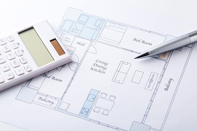 間取り図とペンと電卓