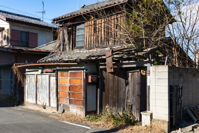 人の住んでいない家屋