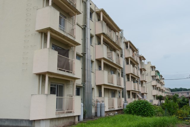 古い駅近マンションの様子
