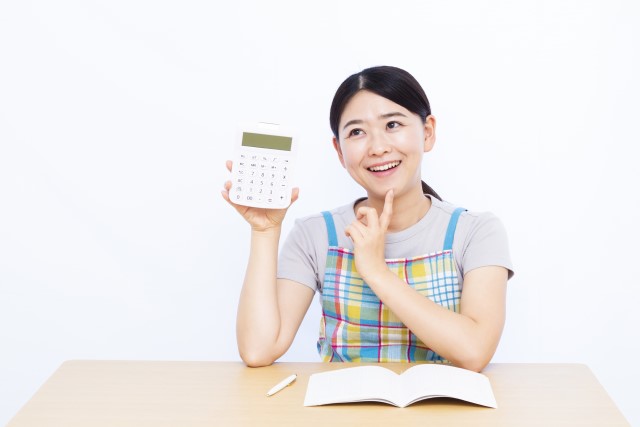 高い査定額に喜ぶ女性