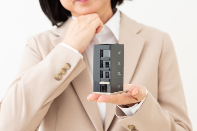 どこの不動産会社にしようか悩む人