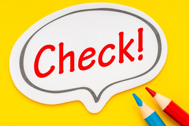 黄色バックにcheckの吹き出し