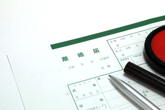 離婚届と印鑑