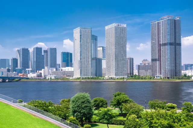 都心に建つビル