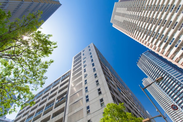 マンションが並ぶ都市風景