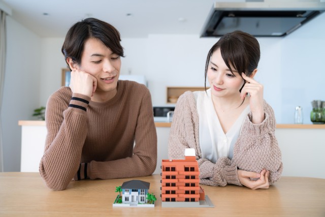 4LDKマンションと一戸建てで悩む夫婦