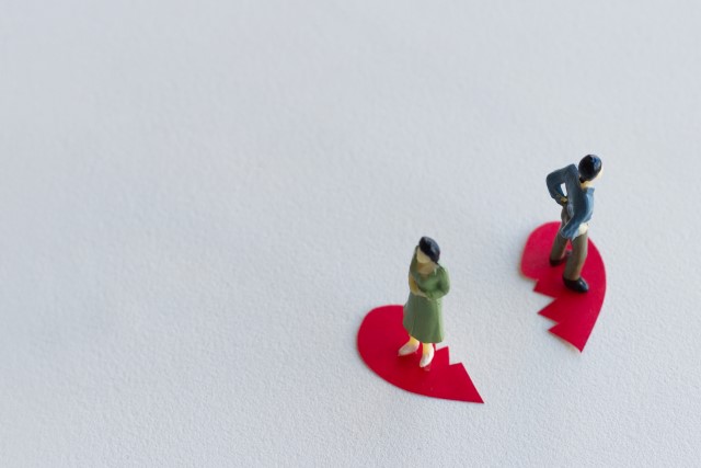 離婚協議をしている夫婦