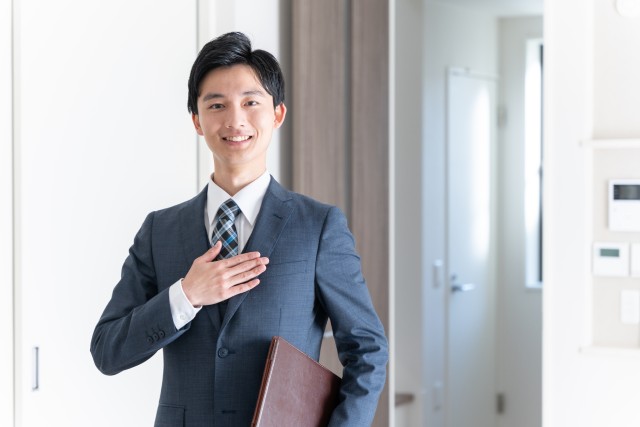 不動産会社の担当者