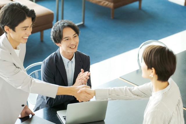 ホームインスペクターを紹介する不動産会社の担当者