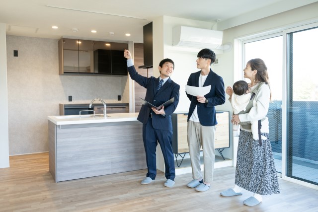入念な現地調査を行う家族