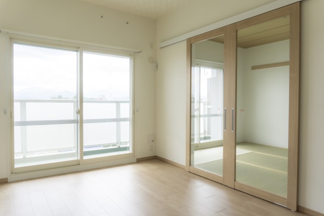 ふすまを外して引き戸にした部屋