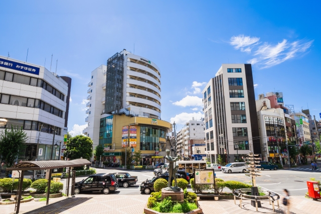 駅近市街地の風景