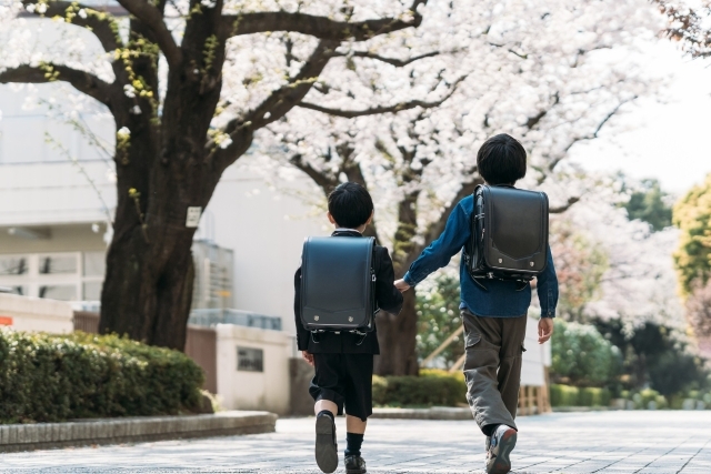 進学する子どもたち