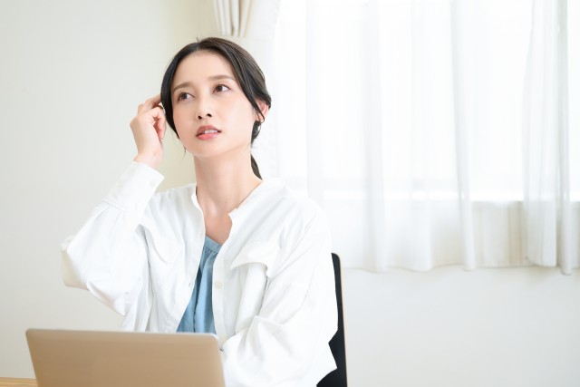 不動産の無料査定のデメリットは何かを考える人