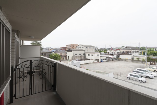 マンションの玄関ポーチ