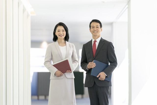 不動産会社の担当者