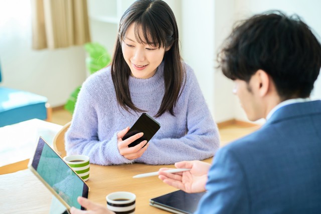契約締結中の不動産会社の営業担当者と売主