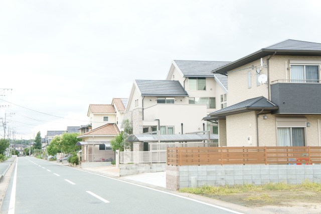 広い道路に面した土地