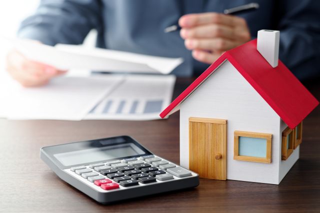 不動産の相場を計算する人