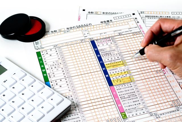 確定申告書と付帯書類