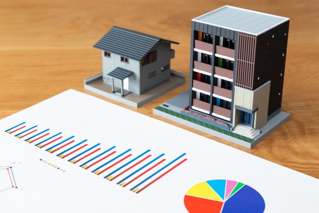 不動産の資産価値を比較するイメージ
